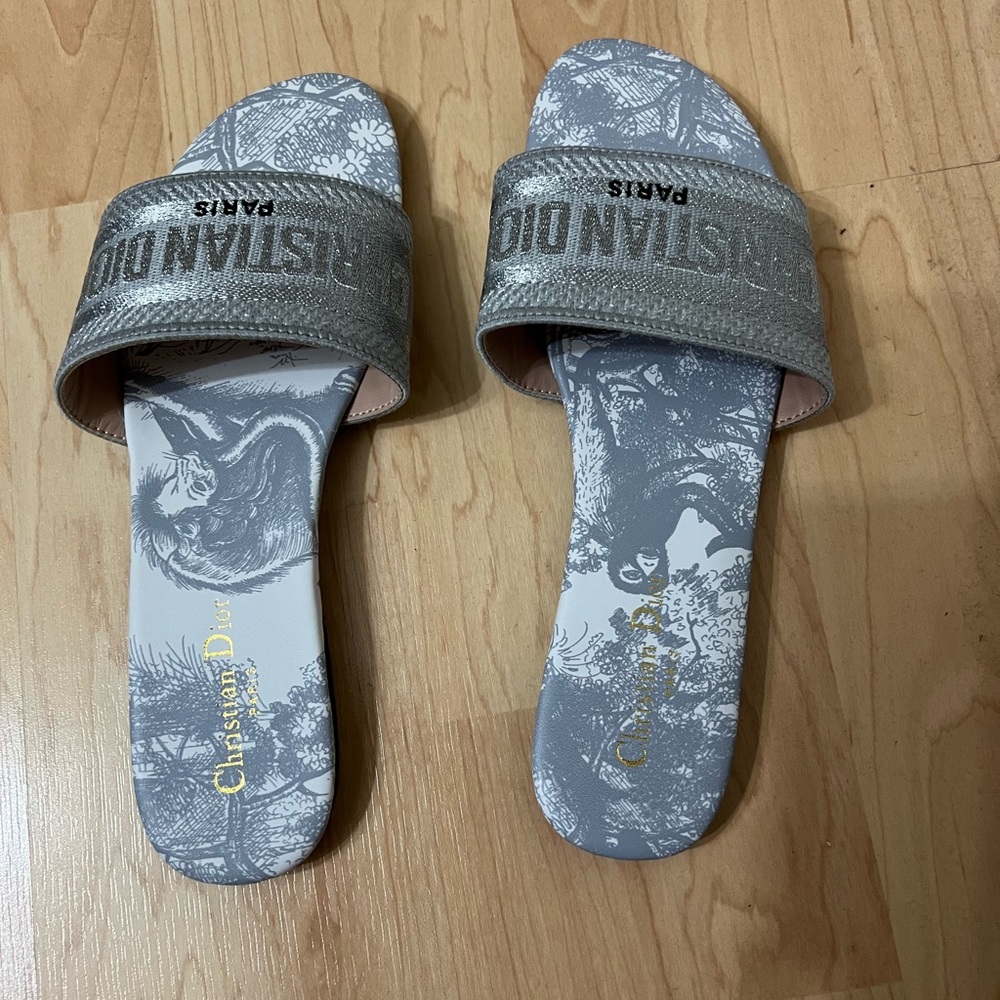 New Authentic Dior Grey slide US11 EU41 w/receipt posted